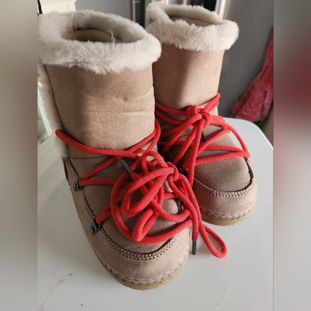 Brand New Boot Tan color